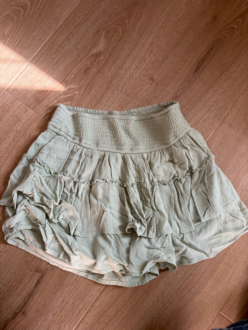 Hollister Smocked Tiered Ruffle Shorts Green Medium